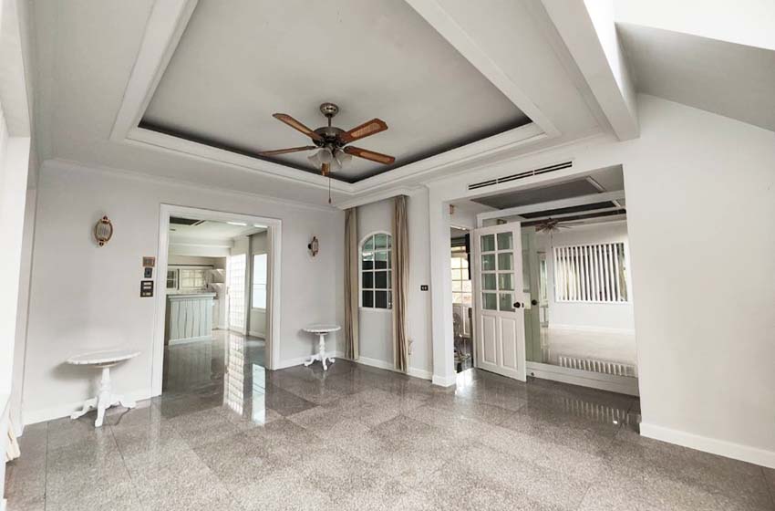 House with Shared Pool in Srinakarin 